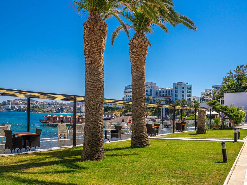Le Bleu Hotel & Resort