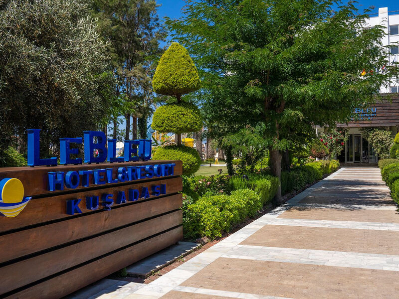Le Bleu Hotel & Resort