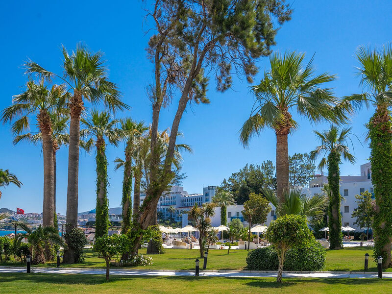 Le Bleu Hotel & Resort