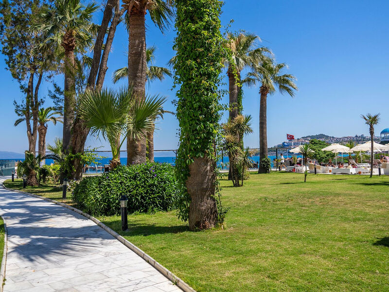 Le Bleu Hotel & Resort