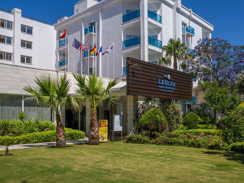 Le Bleu Hotel & Resort