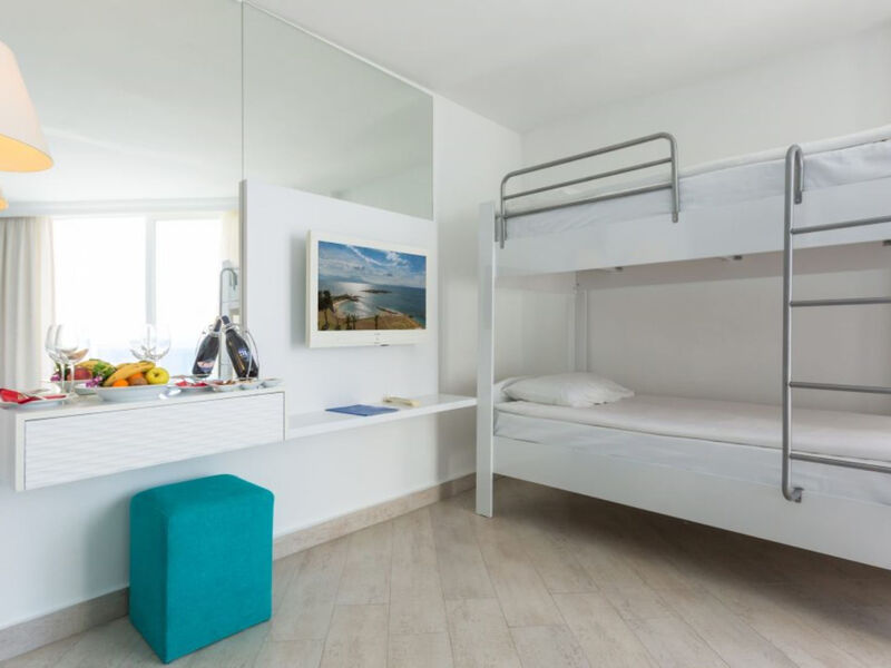 Le Bleu Hotel & Resort