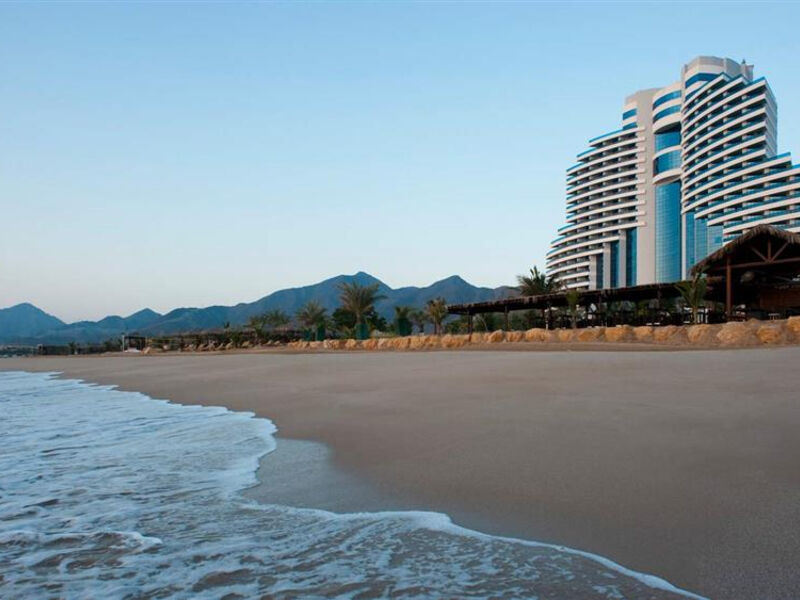 Le Meridien Al Aqah Beach Resort