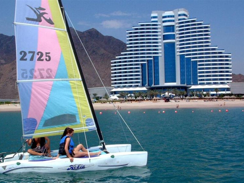 Le Meridien Al Aqah Beach Resort