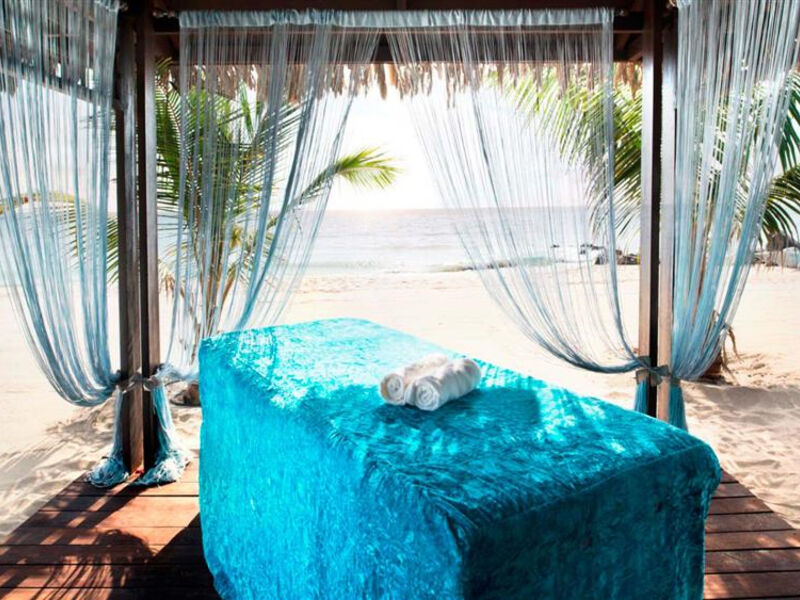 Le Meridien Al Aqah Beach Resort