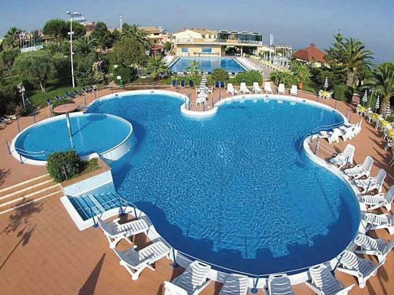 Le Pace Residence
