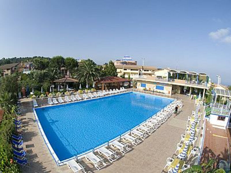 Le Pace Residence
