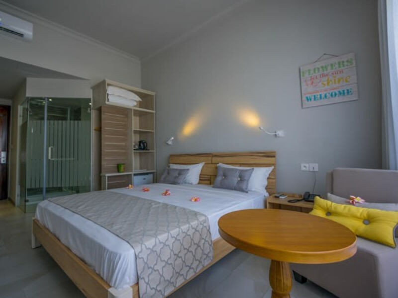 Le Peninsula Bay Beach Resort & Spa
