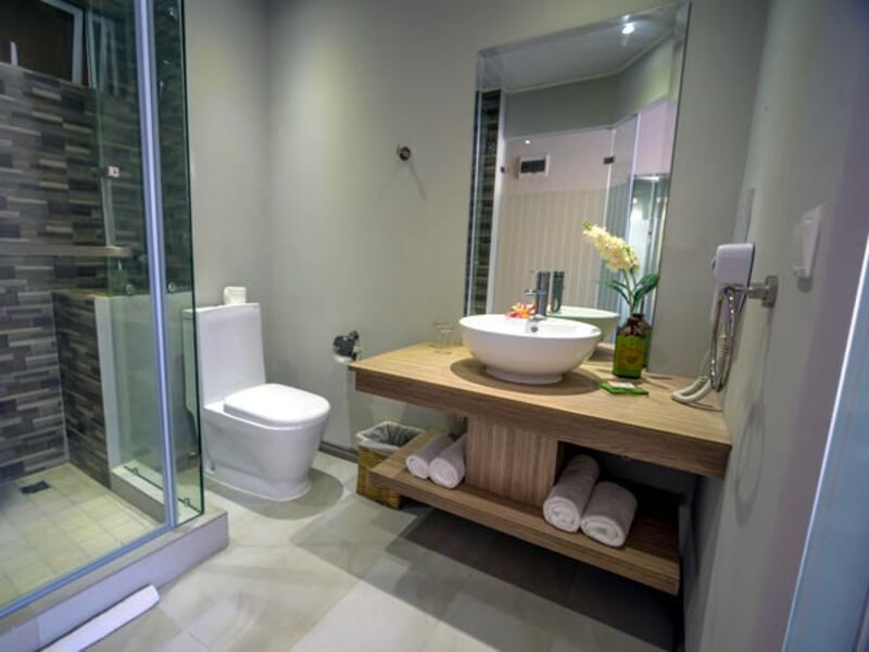 Le Peninsula Bay Beach Resort & Spa