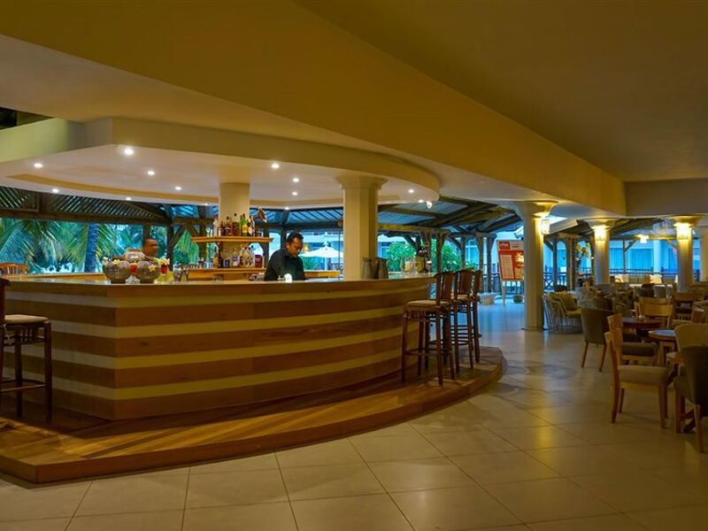 Le Peninsula Bay Beach Resort & Spa