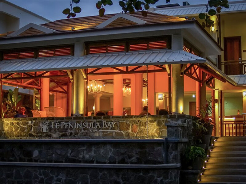 Le Peninsula Bay Beach Resort & Spa