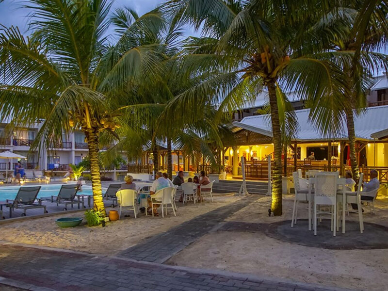 Le Peninsula Bay Beach Resort & Spa