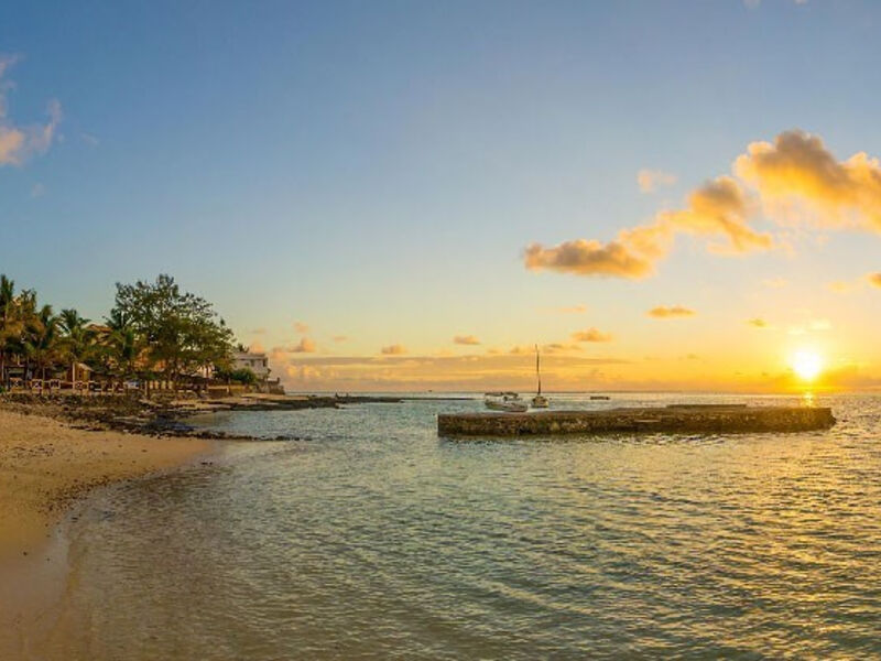 Le Peninsula Bay Beach Resort & Spa
