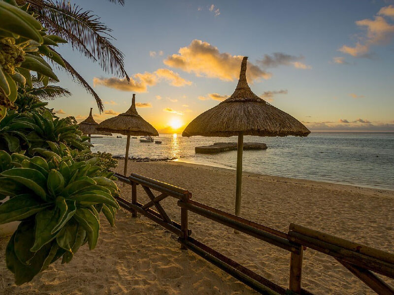 Le Peninsula Bay Beach Resort & Spa