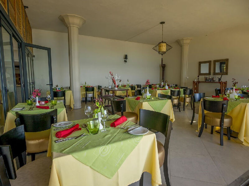 Le Peninsula Bay Beach Resort & Spa