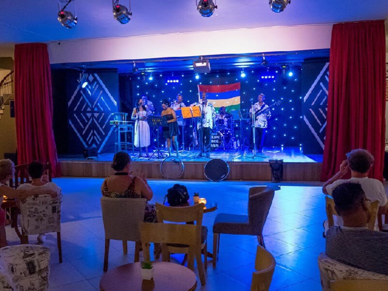 Le Peninsula Bay Beach Resort & Spa