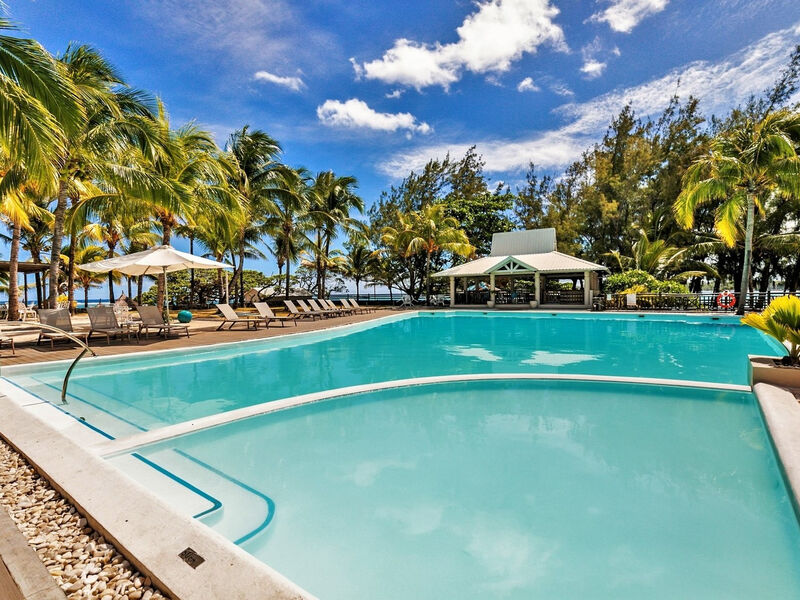 Le Peninsula Bay Beach Resort & Spa
