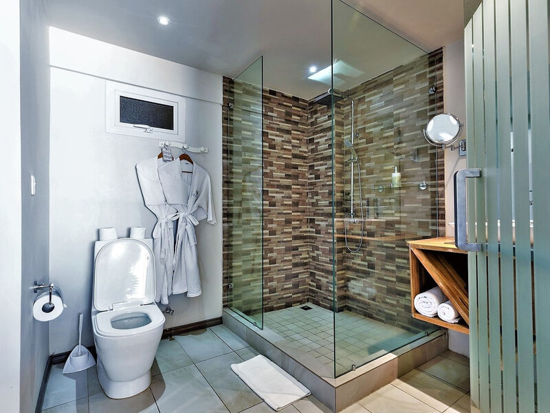 Le Peninsula Bay Beach Resort & Spa