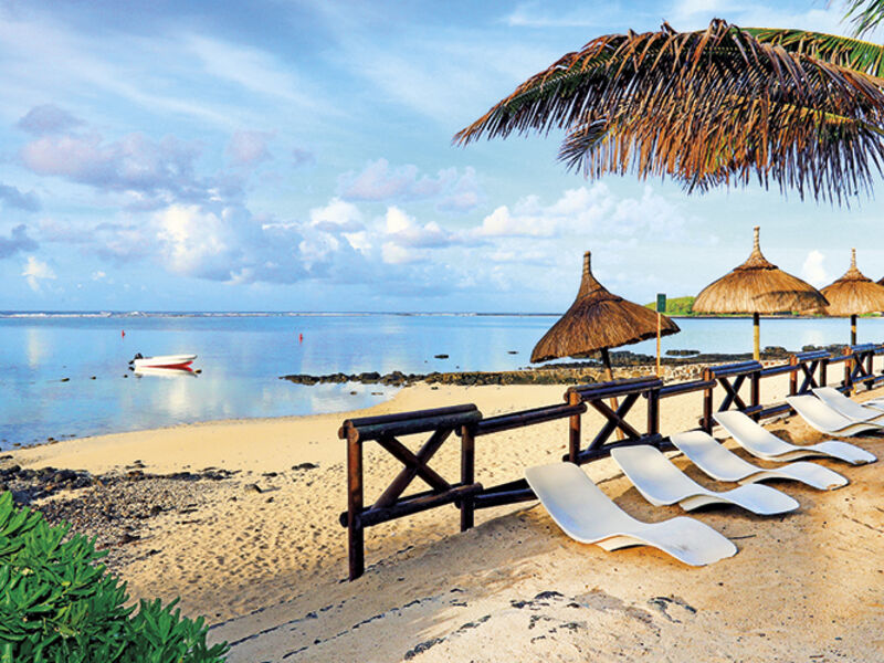 Le Peninsula Bay Beach Resort