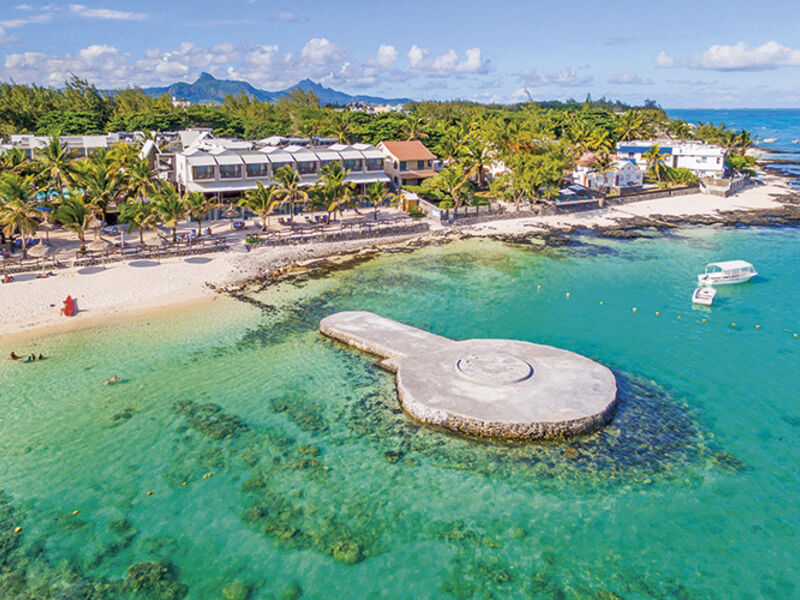 Le Peninsula Bay Beach Resort