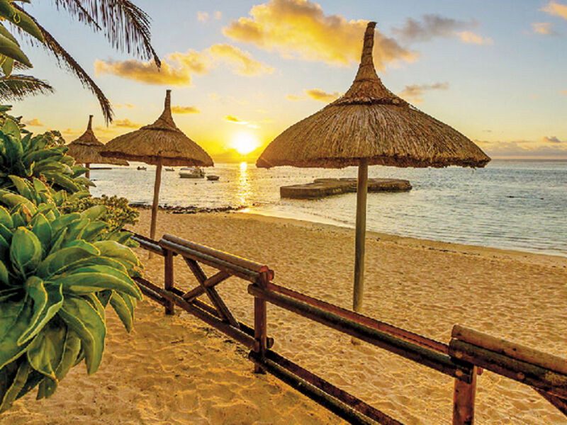 Le Peninsula Bay Beach Resort
