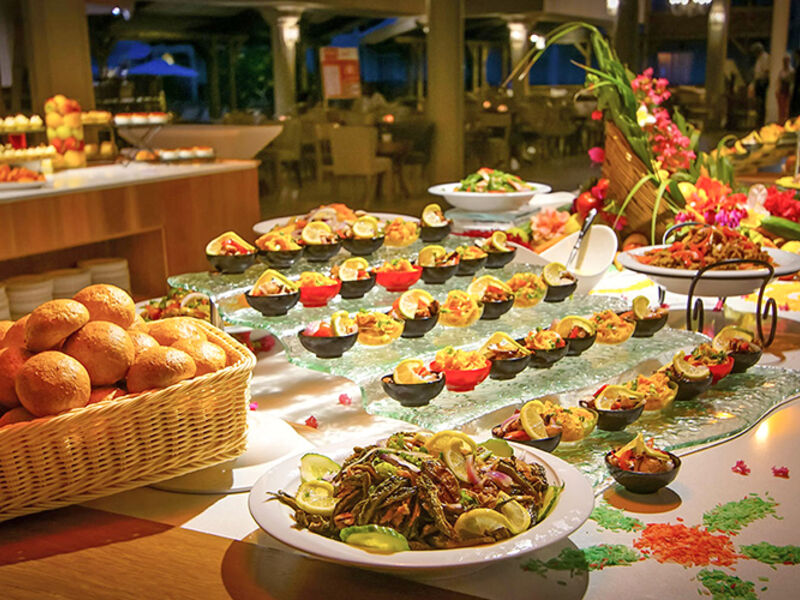 Le Peninsula Bay Beach Resort