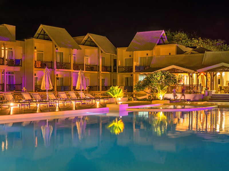 Le Peninsula Bay Beach Resort
