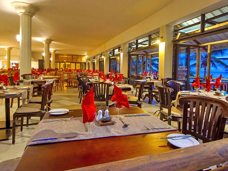 Le Peninsula Bay Beach Resort