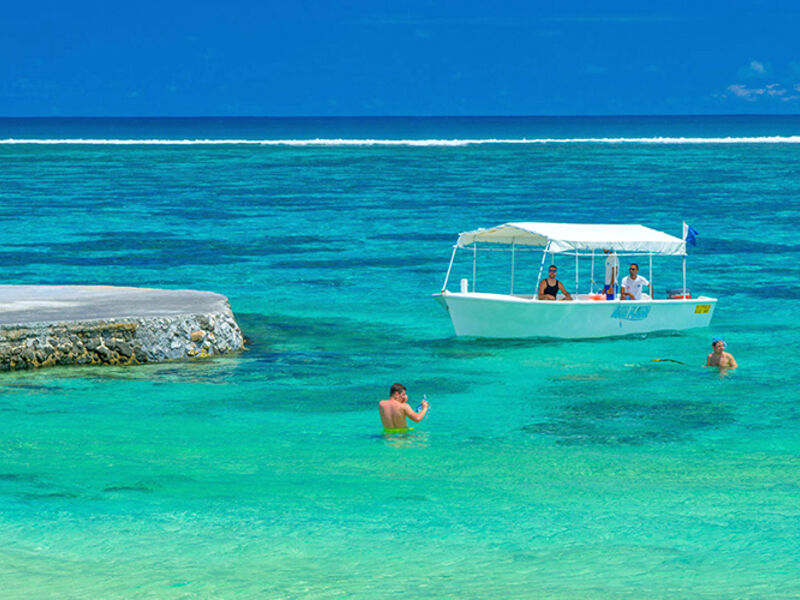 Le Peninsula Bay Beach Resort
