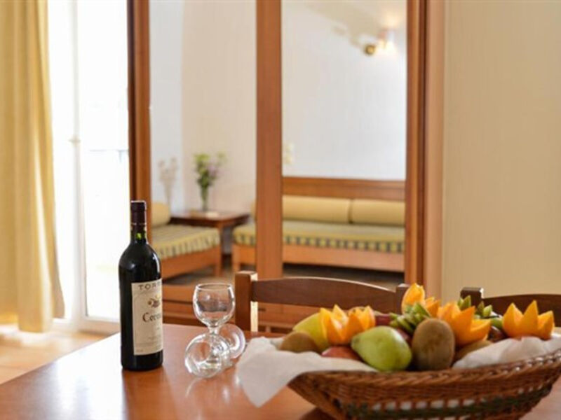 Aparthotel Lefkoniko Bay