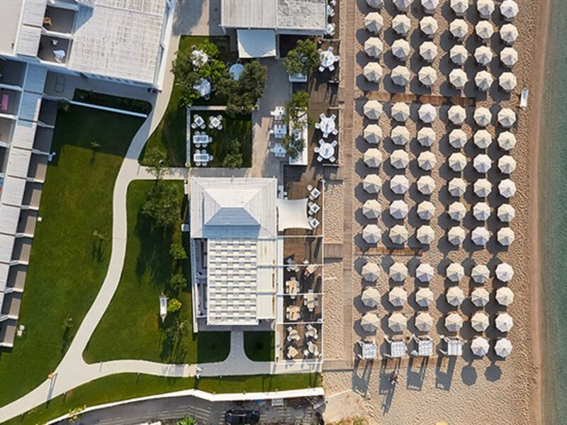 Lichnos Beach & Suites