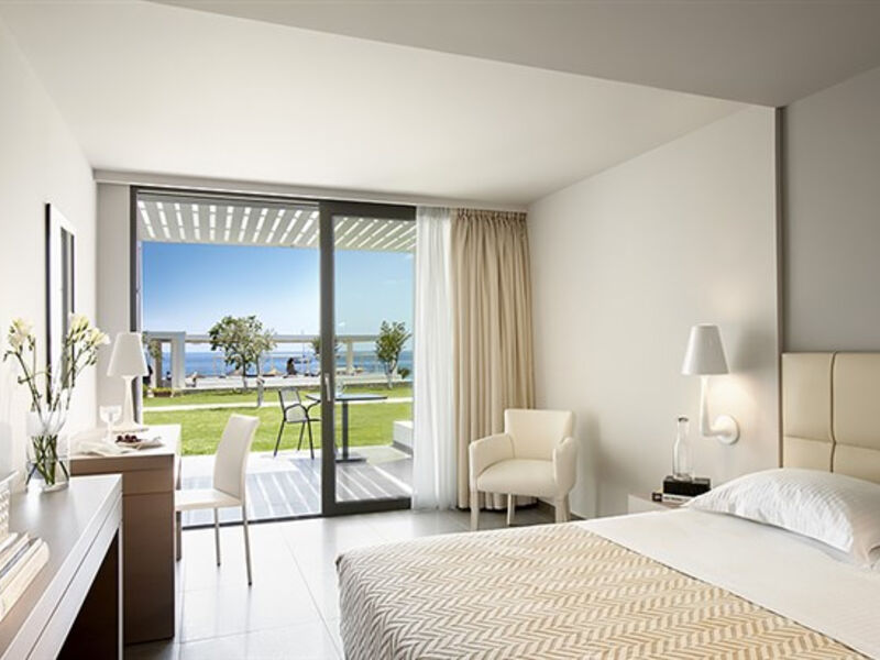 Lichnos Beach & Suites