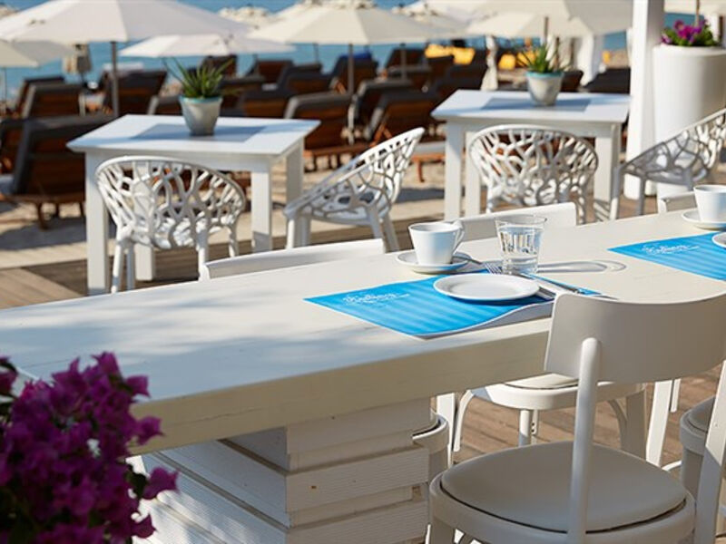 Lichnos Beach & Suites