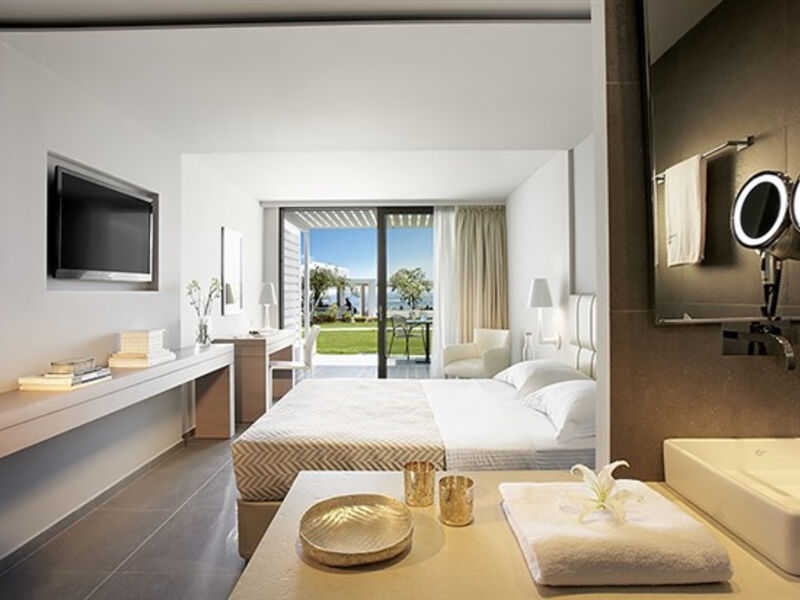 Lichnos Beach & Suites