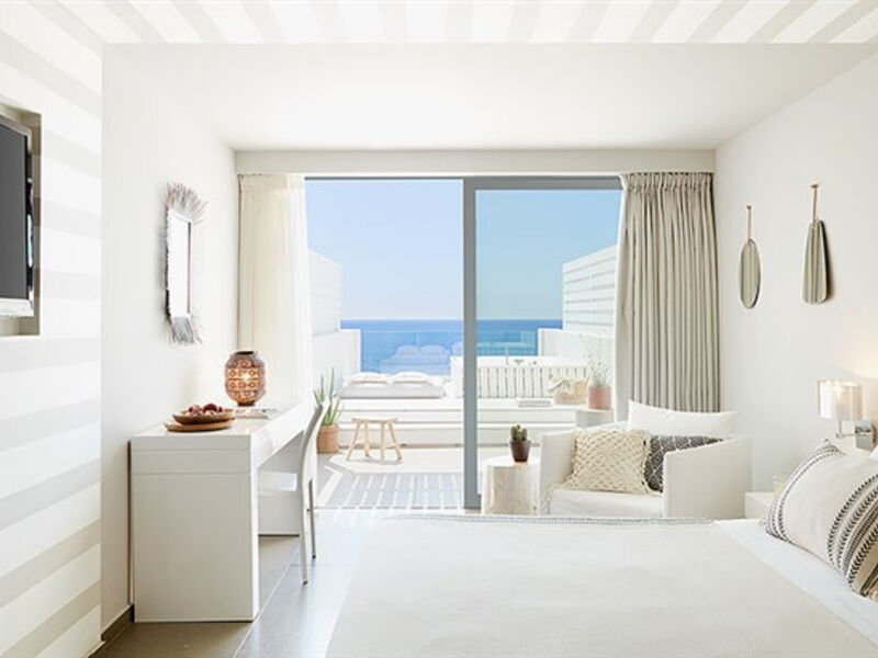 Lichnos Beach & Suites