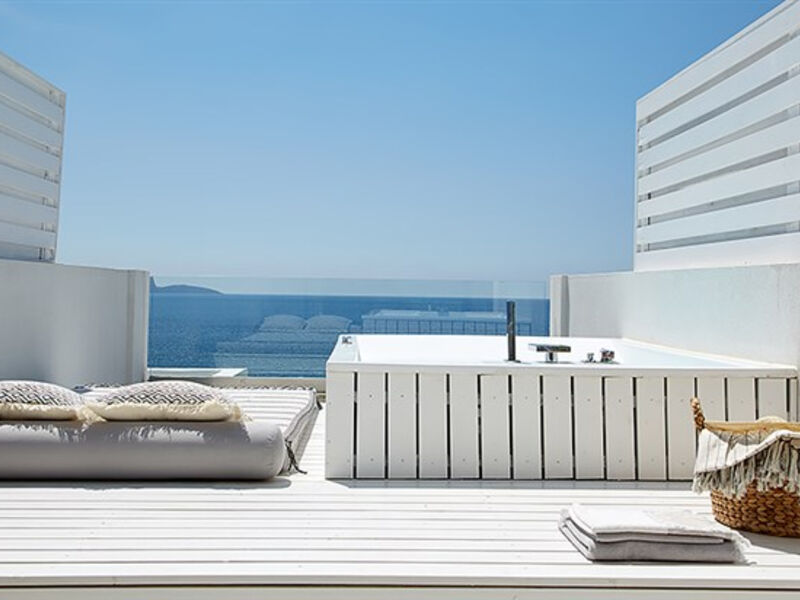 Lichnos Beach & Suites