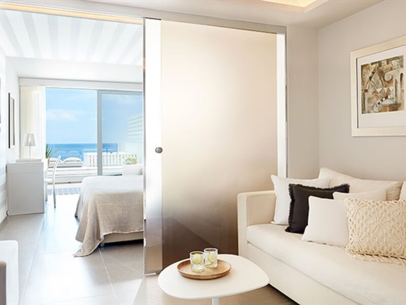Lichnos Beach & Suites