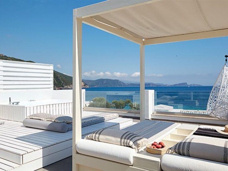 Lichnos Beach & Suites