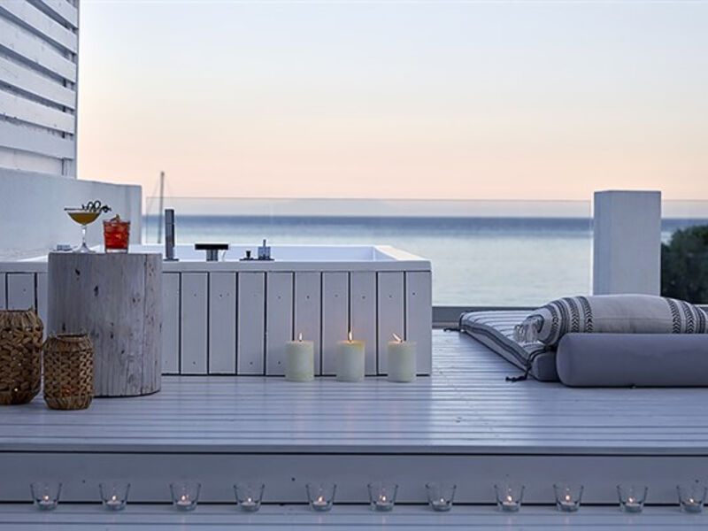 Lichnos Beach & Suites