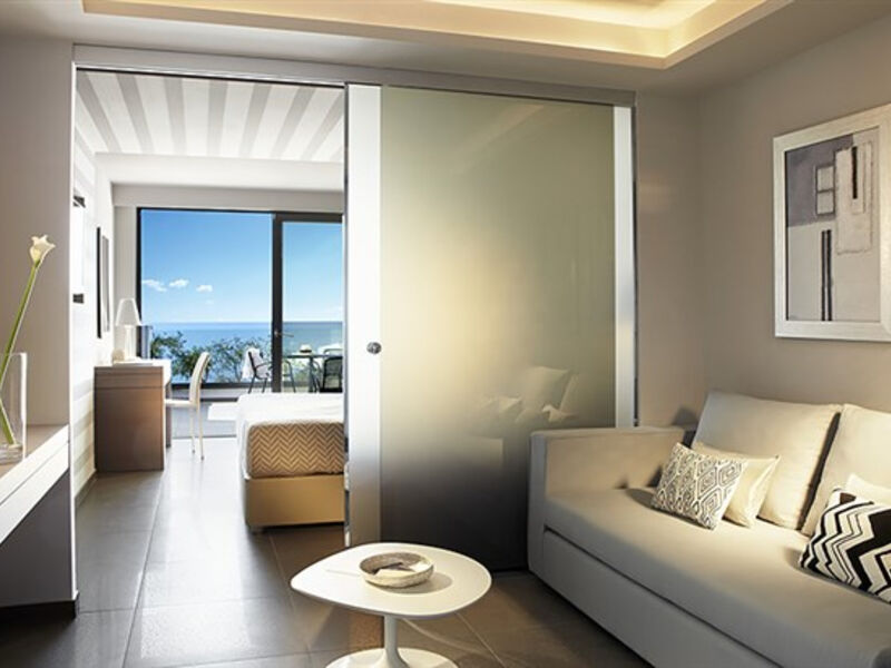 Lichnos Beach & Suites