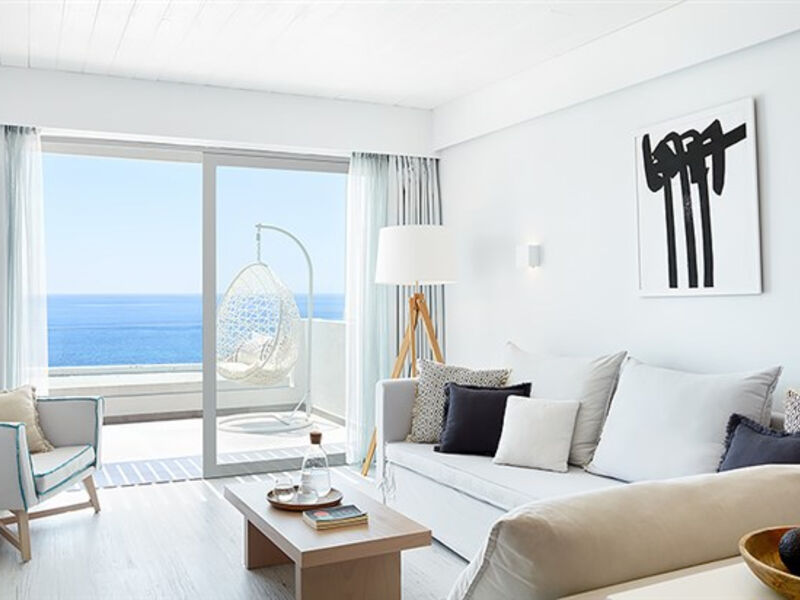 Lichnos Beach & Suites