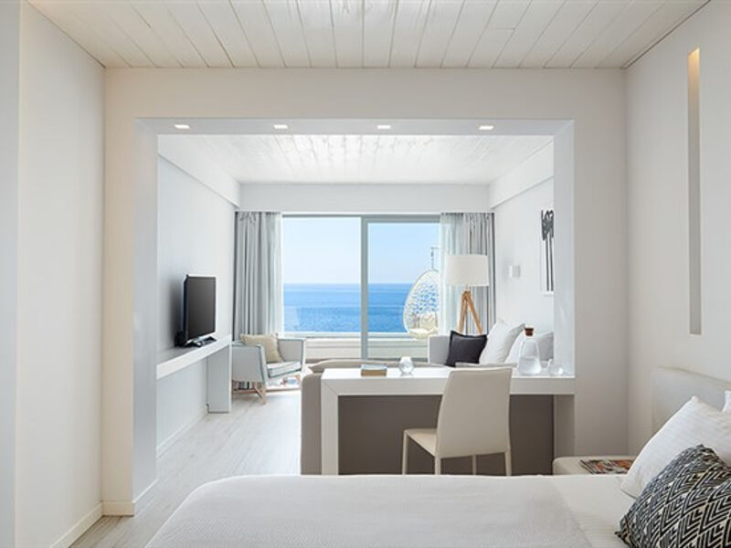 Lichnos Beach & Suites