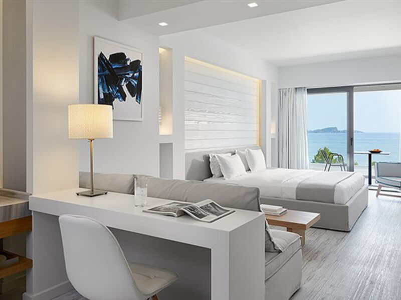 Lichnos Beach & Suites
