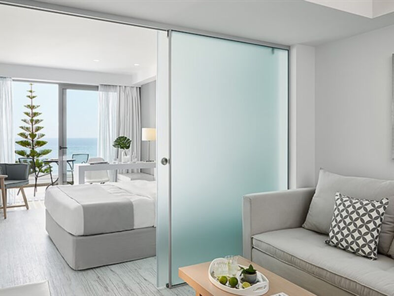Lichnos Beach & Suites
