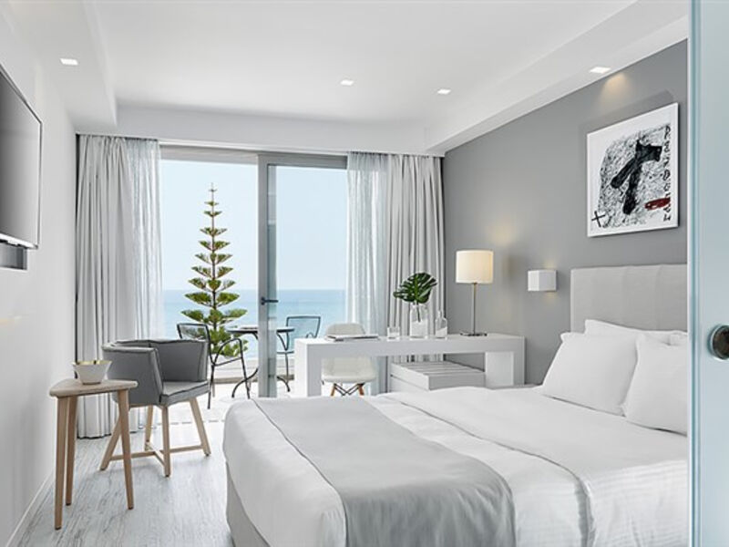 Lichnos Beach & Suites