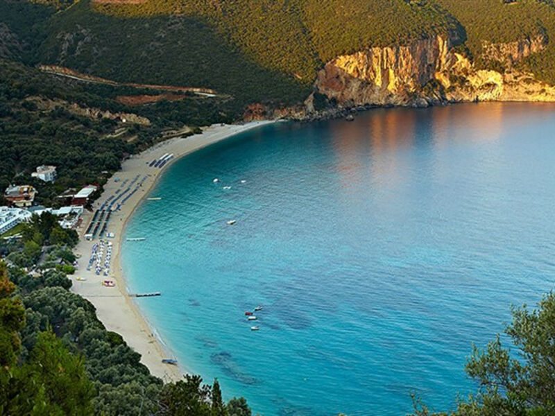 Lichnos Beach & Suites