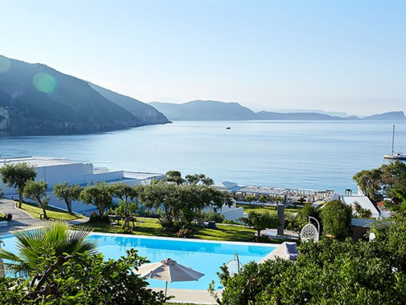 Lichnos Beach & Suites