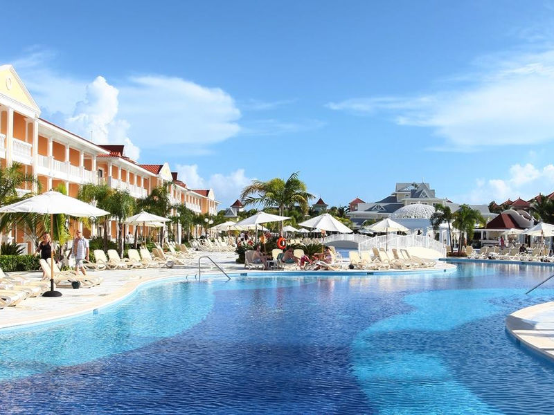 Luxury Bahia Principe Ambar Blue