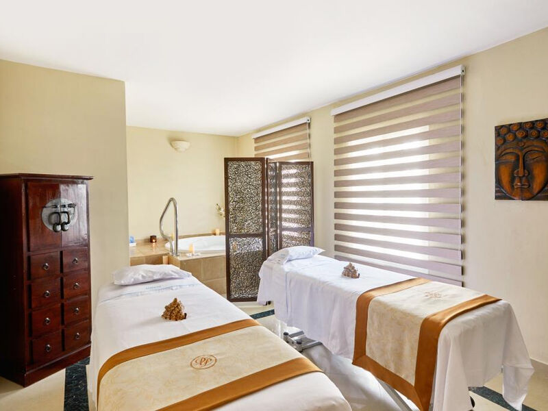 Luxury Bahia Principe Ambar Blue