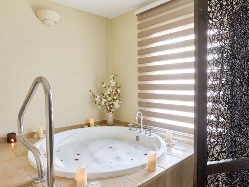 Luxury Bahia Principe Ambar Blue